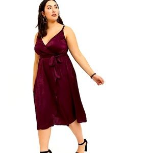 BURGUNDY PURPLE TEXTURED CHARMEUSE MIDI WRAP DRESS